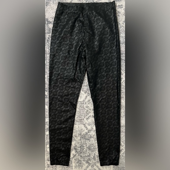 Hue Lacy Leatherette Leggings Size Medium NWOT - Picture 3 of 7